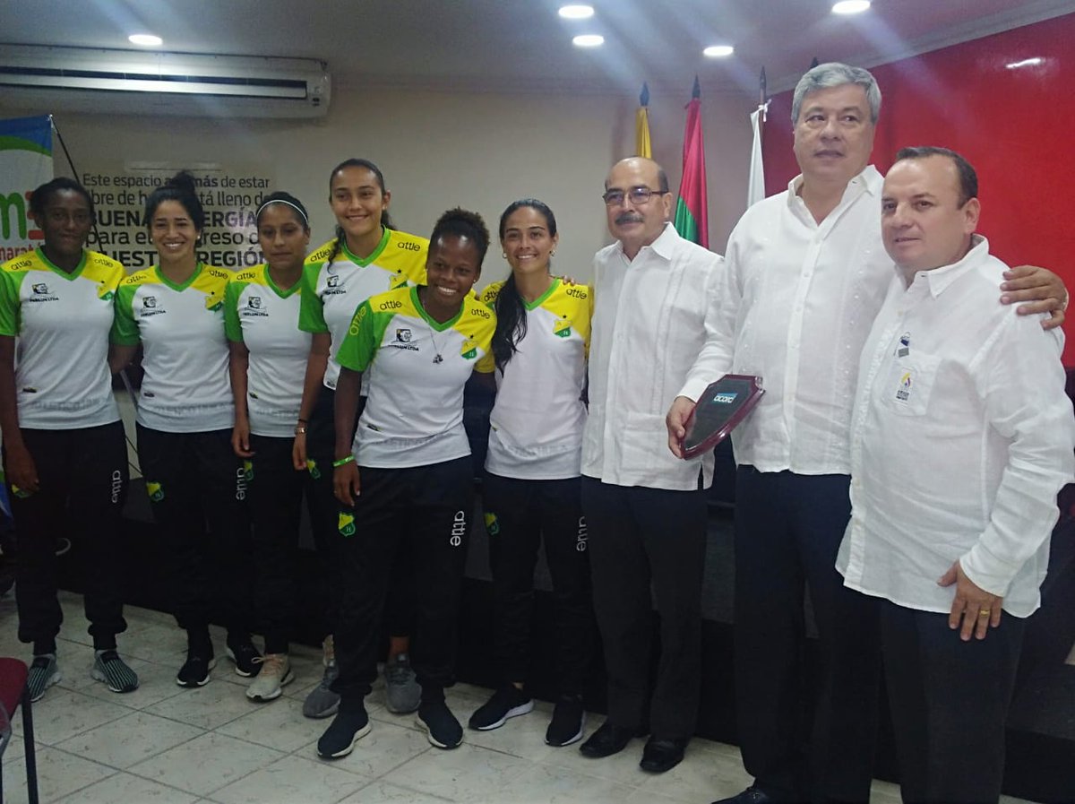 Atlético Huila ganó Acord de Oro por su triunfo en Copa Libertadores. Además, recibió Premio a Mejor Dirigente y Empresa Patrocinadora Comfamiliar.